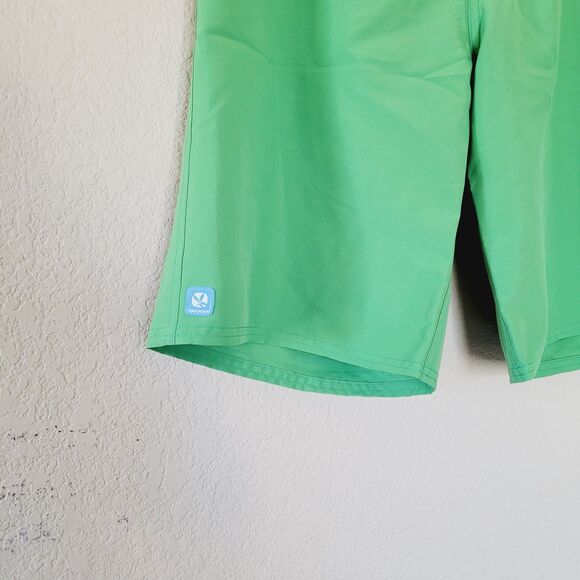 Carve Designs Womens 10.5 Inseam Board Shorts Sz Medium Green Tropical Beach NWT - Picture 7 of 9